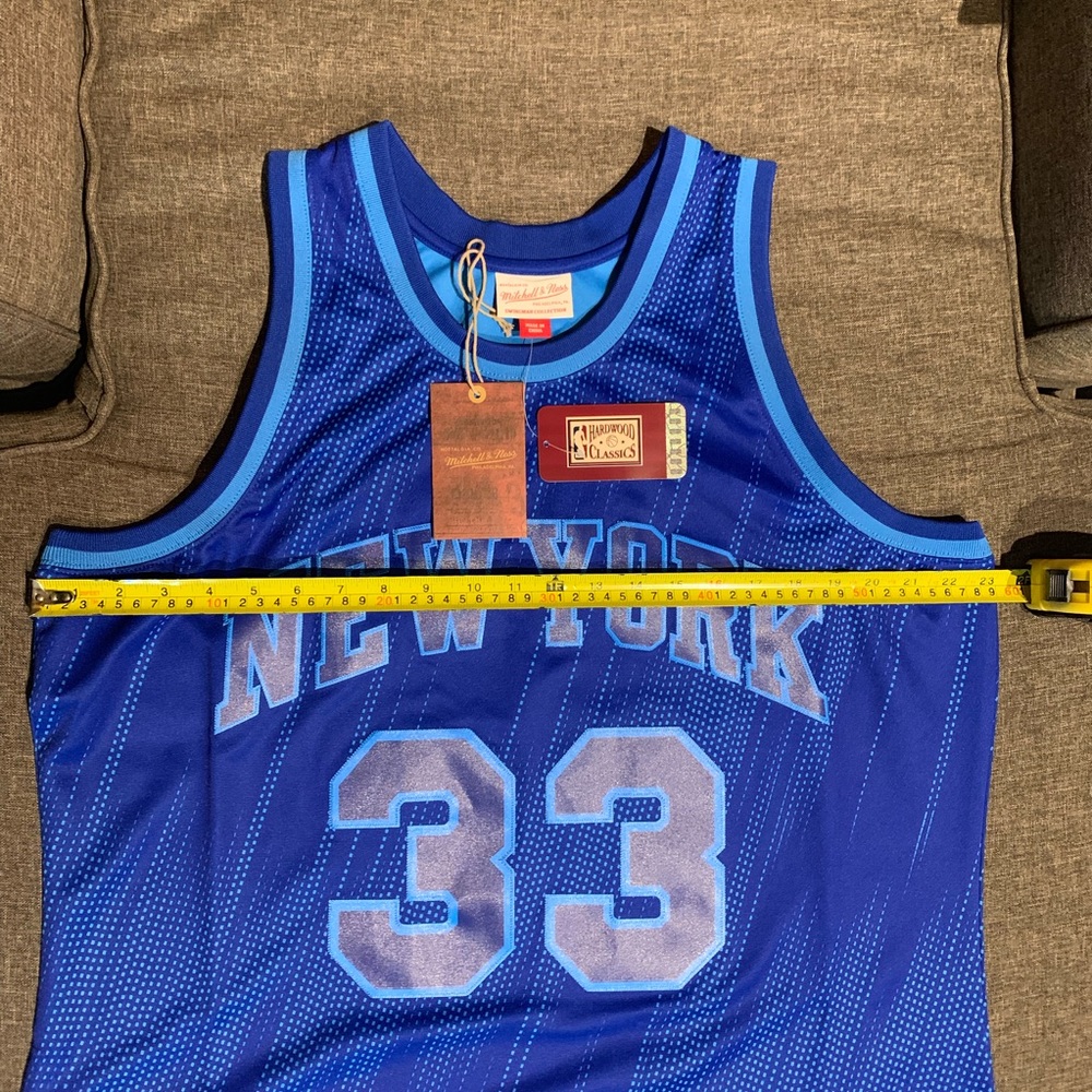 Mitchell & Ness New York Knicks 1991-92 NBA Retro Jersey - Picture 10 of 12